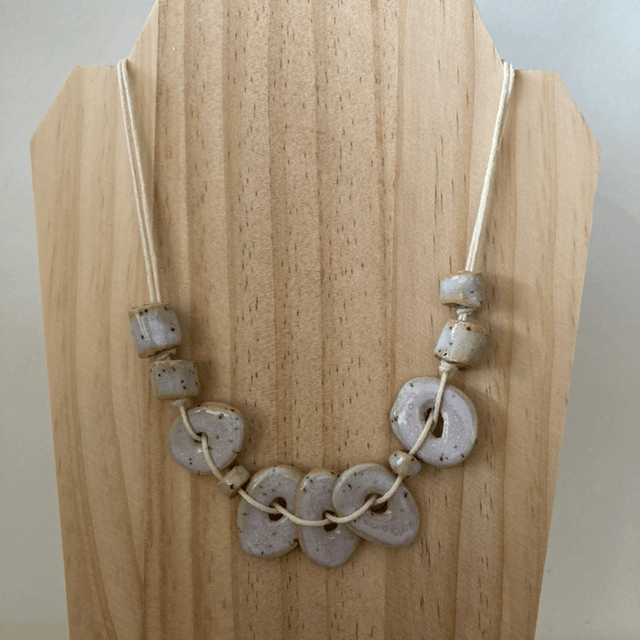 Collier « octobre rose »