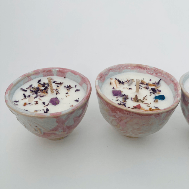 Petite tasse avec bougie « octobre rose »