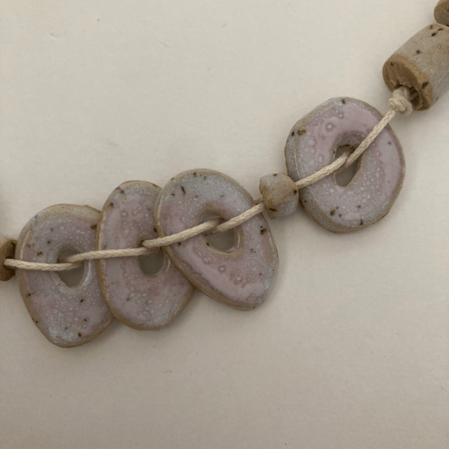 Collier « octobre rose »