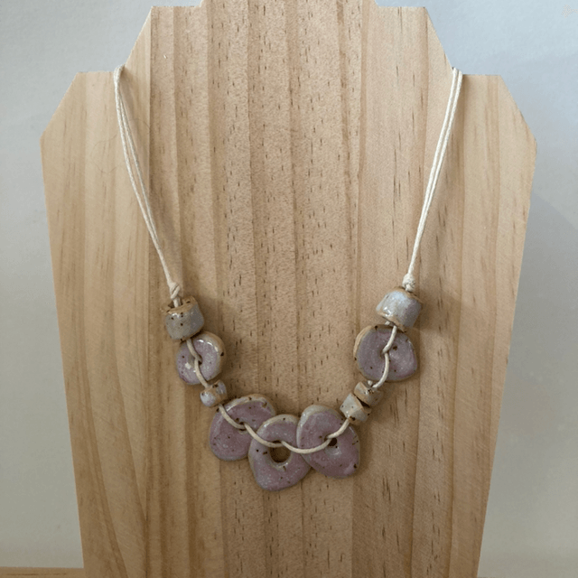 Collier « octobre rose »