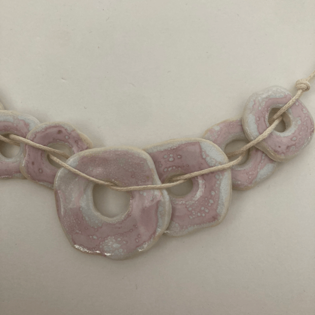 Collier « octobre rose »