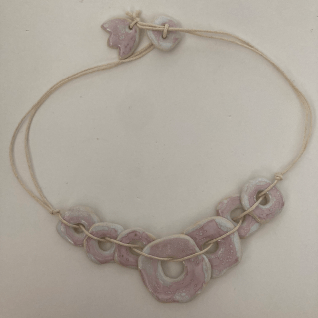 Collier « octobre rose »
