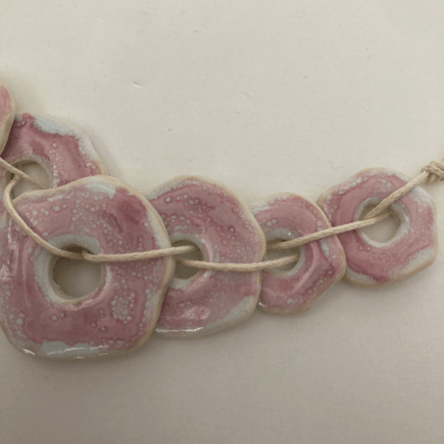 Collier « octobre rose »
