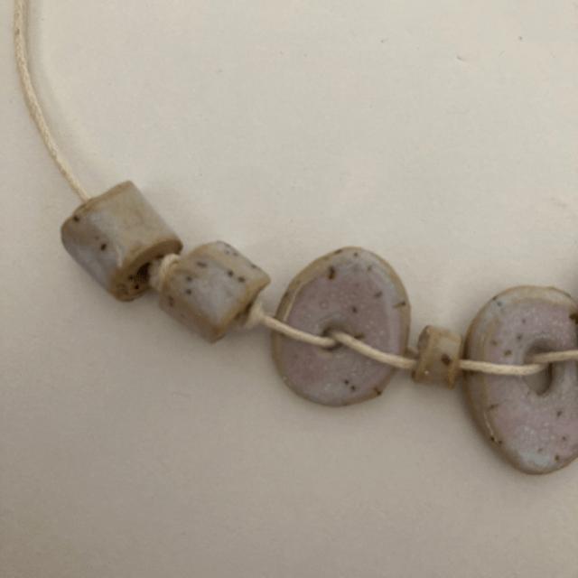 Collier « octobre rose »