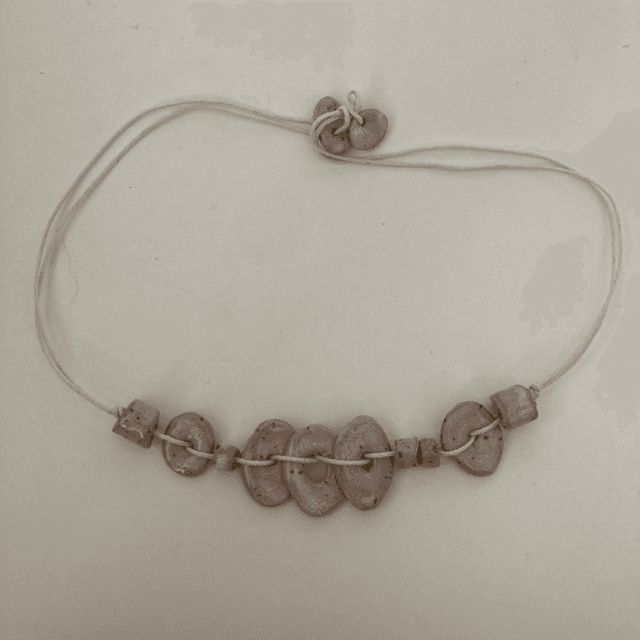Collier « octobre rose »