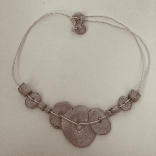 Collier « octobre rose »